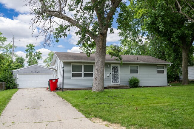 Building Photo - 1222 Thomas Dr