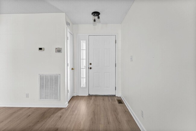 Foto del edificio - 409 Sandburg Dr