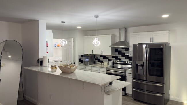 Building Photo - 3044 Kings Realm Ave