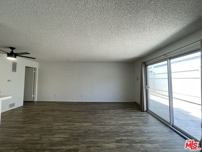 Foto del edificio - 1218 McClellan Dr