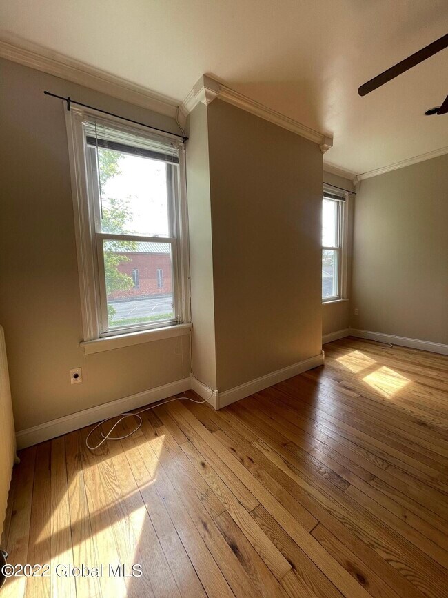 Foto del edificio - 721 4th Ave