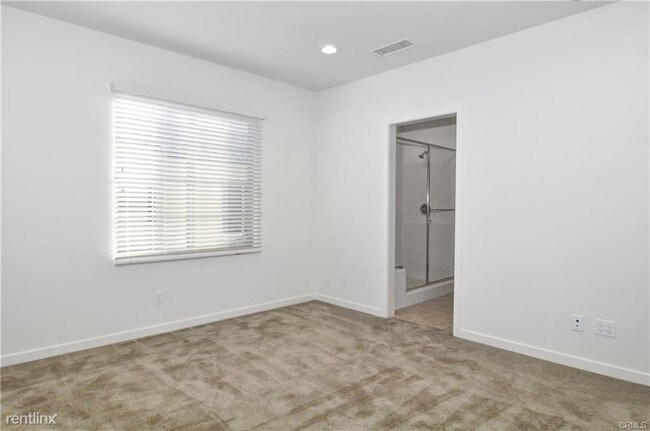 Building Photo - 3 br, 2.5 bath Condo - 166 Quiet Grv