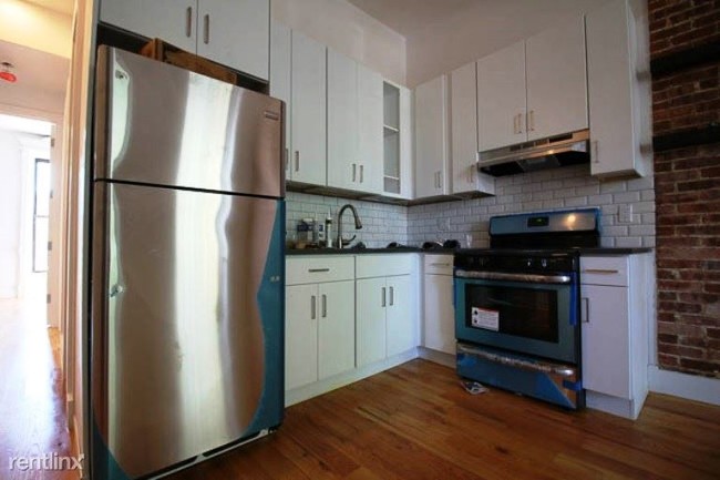 Building Photo - 82 Macdonough St