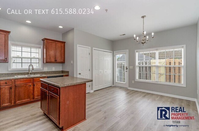 Foto del edificio - 1004 Briggs Ln