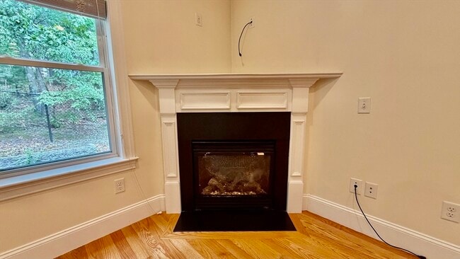Building Photo - 865 Lagrange St