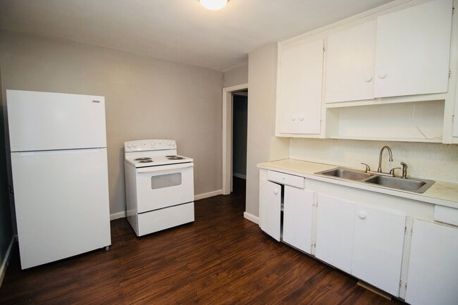 Building Photo - Bright & Convenient 2 Bedroom, 1 Bath in West Columbia