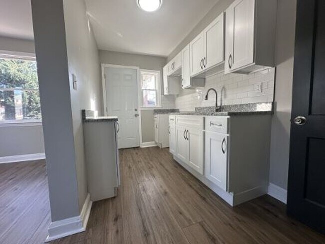 Building Photo - Three-Bedroom House in Essex