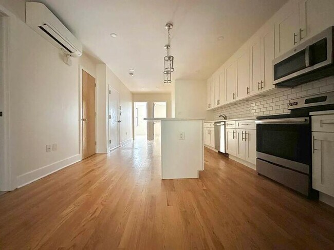 Foto del edificio - 4 bedroom in BROOKLYN NY 11226