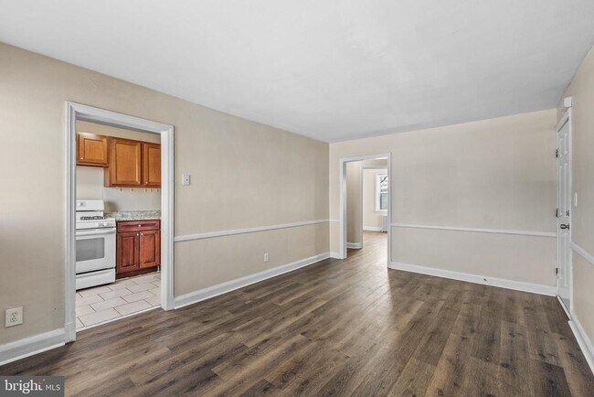 Building Photo - 1651 E Cold Spring Ln