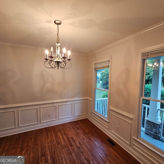 Foto del edificio - 6141 Long Shore Dr