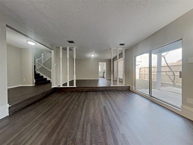 Building Photo - 11811 Rowood Dr