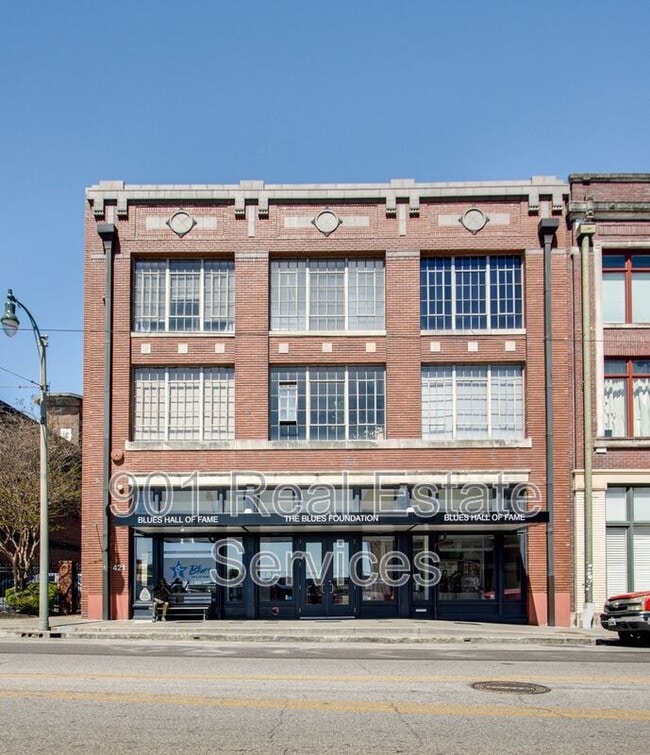 Photo - 421 S Main St Apartment