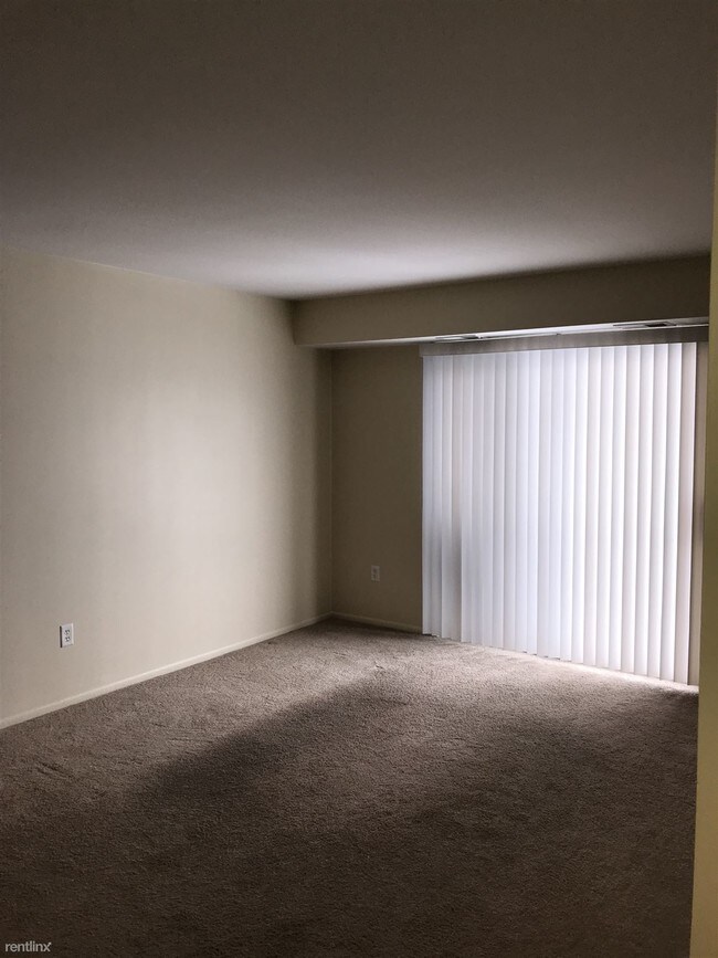 Foto del edificio - 1493 E Chateau Vert St