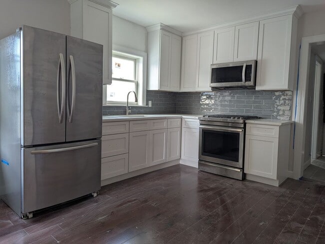Building Photo - 71 Trowel St