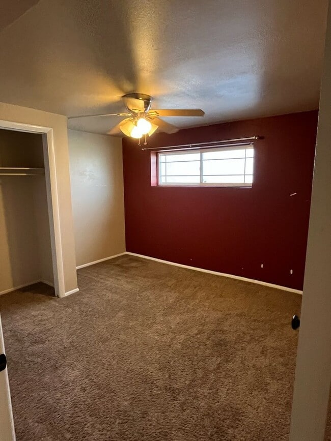 Building Photo - Private bedrooms available in Spacious Home