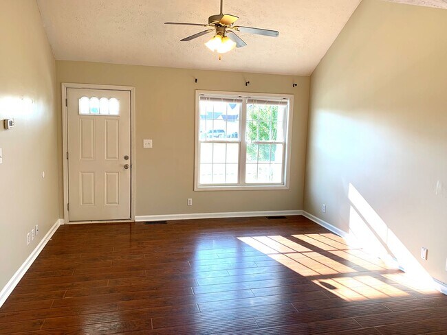Foto del edificio - 3425 Foxrun Ln
