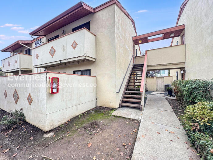 Foto principal - 2-Bed, 1-Bath Condo with Carport and Modern Appliances / Coming Soon!