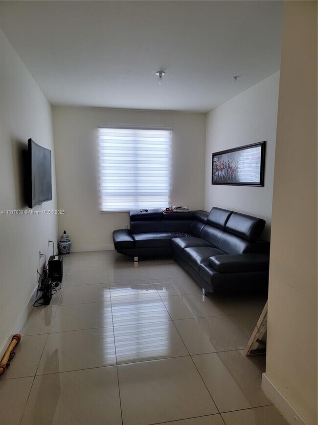 Foto del edificio - 6310 NW 103rd Pl