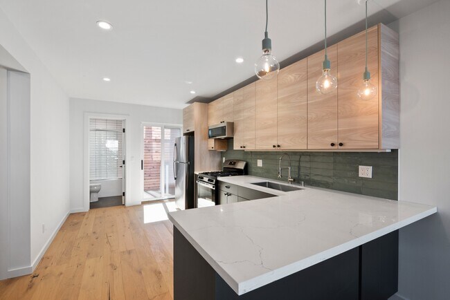 Custom Cabinetry, Quartz Countertops, New Stainless Steel kitchen appliances - 114 Precita Ave