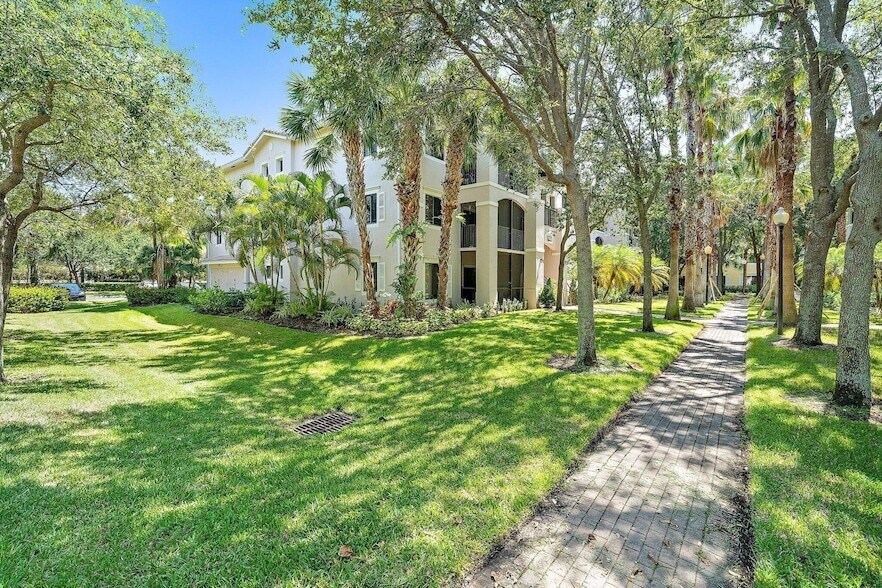 Foto principal - 3023 Alcazar Pl