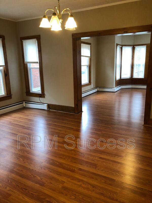 Primary Photo - 111 Hillman St