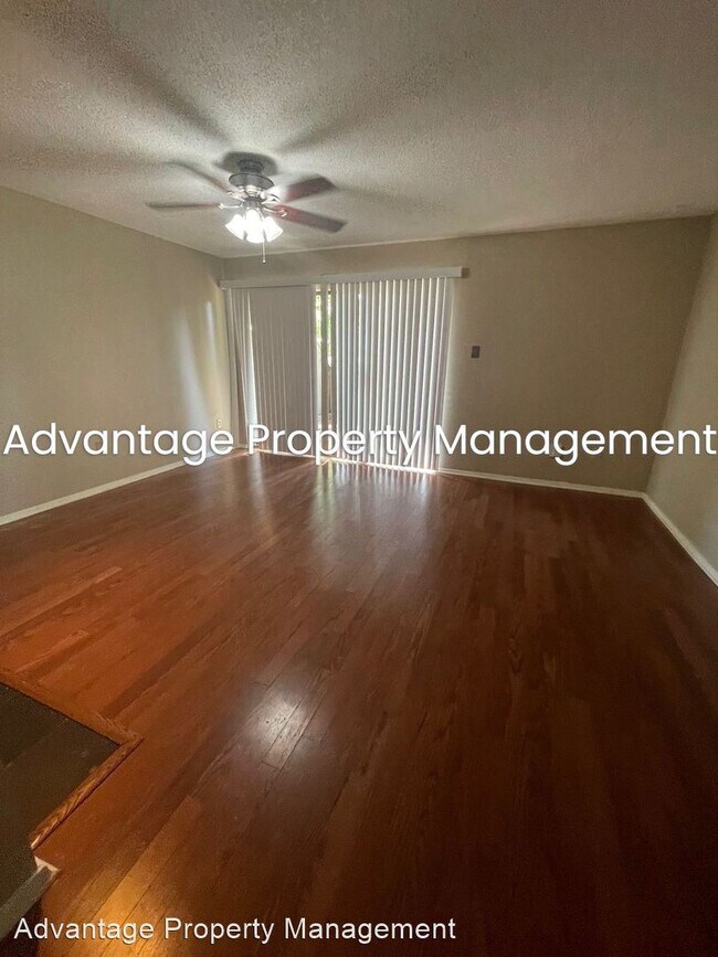 Building Photo - 2 br, 2.5 bath House - 3095 Knob Hill Rd
