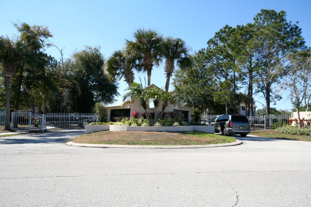 Foto principal - 2671 Emerald Lake Ct