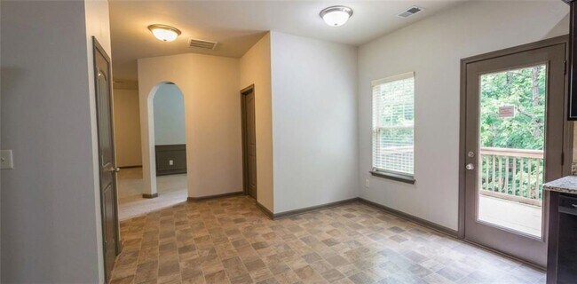 Building Photo - 3350 Ivey Ridge Rd NE