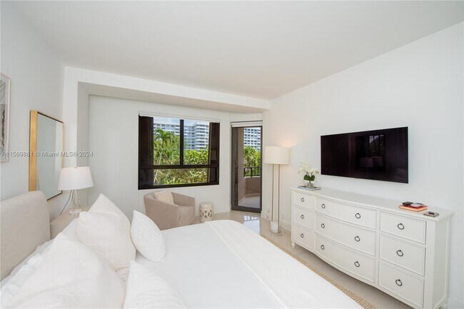 Foto del edificio - 251 Crandon Blvd