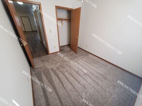 Building Photo - 218 N Crest Dr