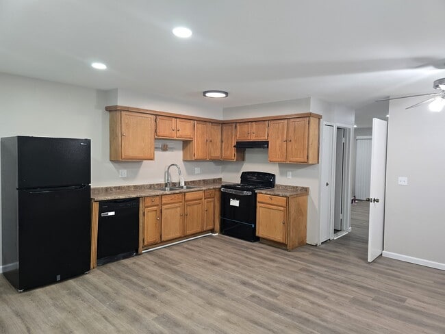 Building Photo - 38177 Jamestown Dr