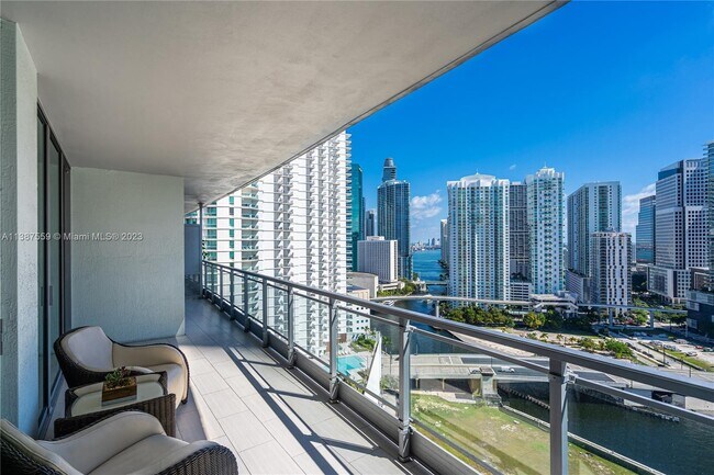 Foto del edificio - 90 SW 3rd St