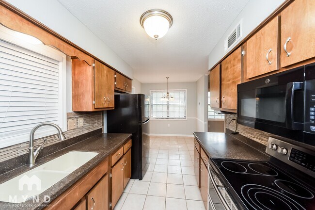 Foto del edificio - 6903 Ash Hill Ln