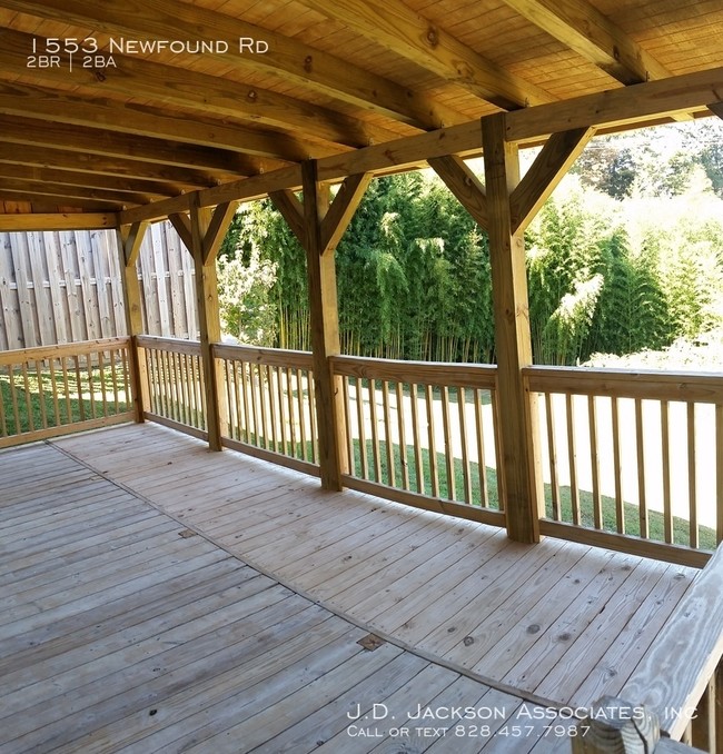 Foto del edificio - 1553 Newfound Road
