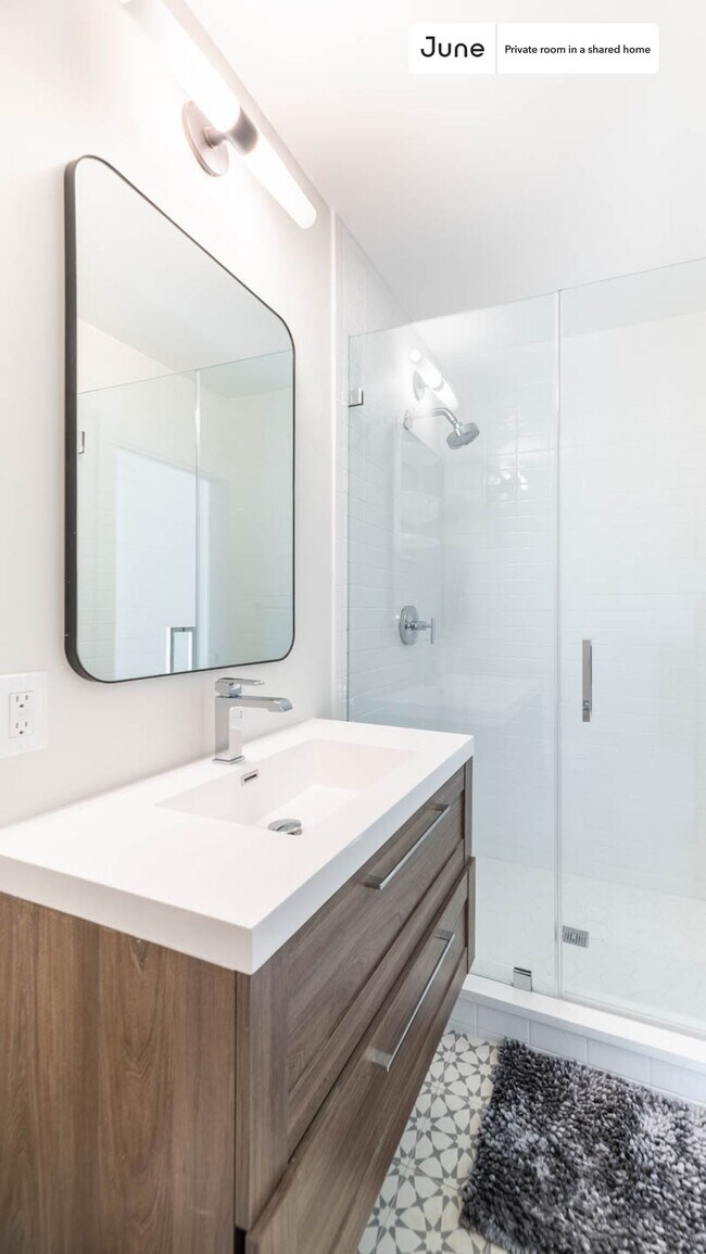 Foto del edificio - Room in Shared 3 bed/2.5 bath home in Columbia Heights