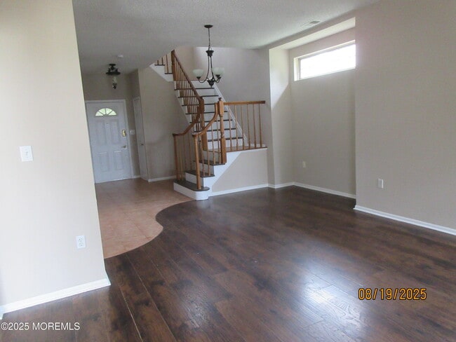Foto del edificio - 29 Longbrook Ln
