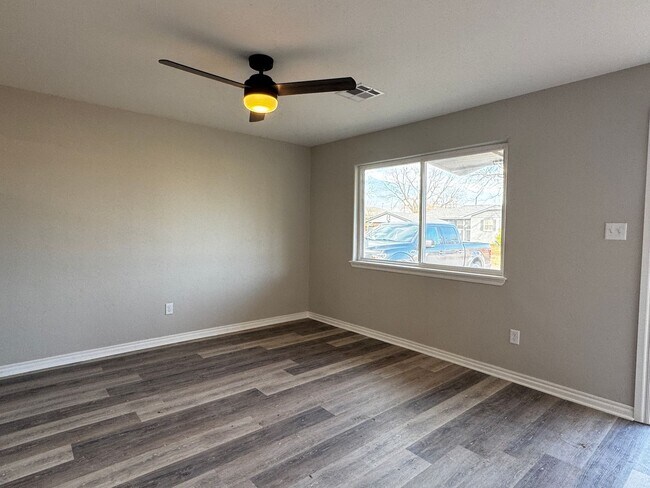 Foto del edificio - 414 NW 54th- COMING SOON!