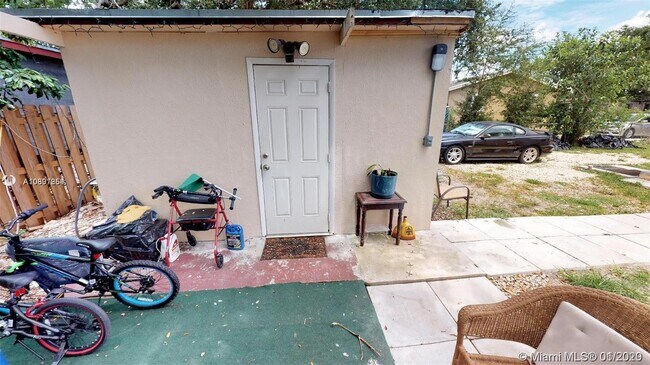 Foto del edificio - 2266 NW 99th Terrace