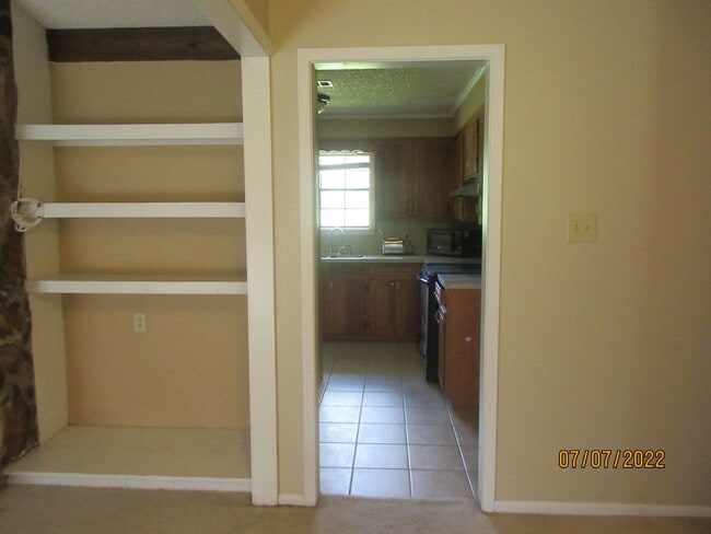 Building Photo - 105 Amelia Dr