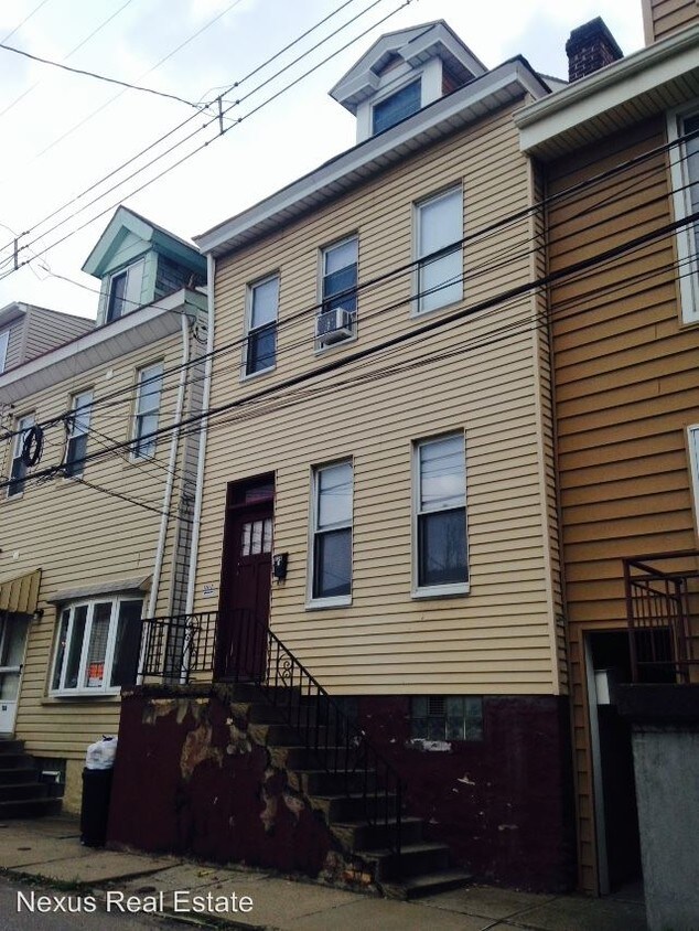 Primary Photo - 134 Pius St