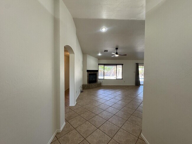 Foto del edificio - For Rent: 3-bedroom, 2-bathroom home in Barkley Ranch