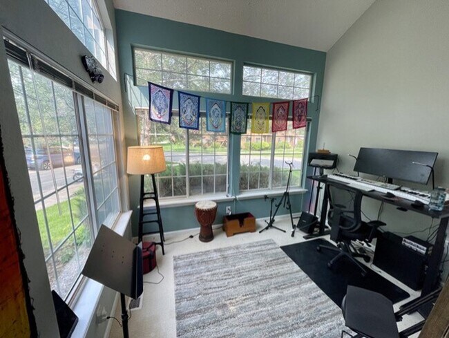 Foto del edificio - 4871 White Rock Cir