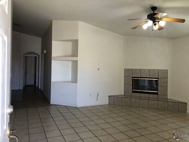 Building Photo - 263 la Paz Dr