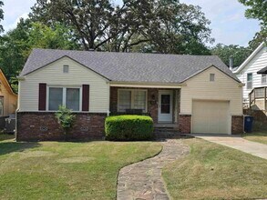 Building Photo - 3117 N Cypress St