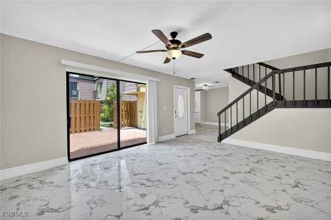 Foto del edificio - 12350 Woodrose Ct