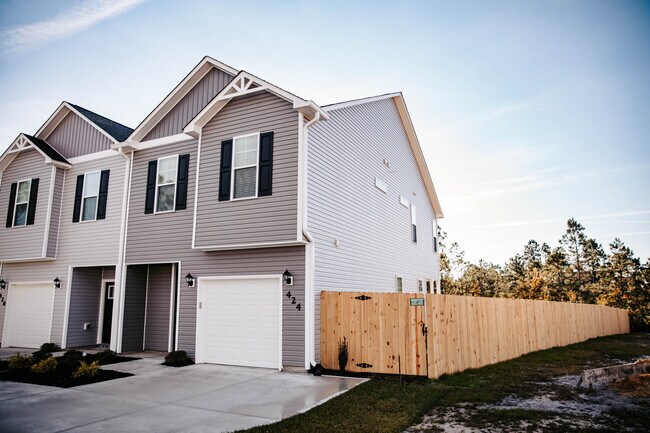 Building Photo - 424 Vandemere Ct