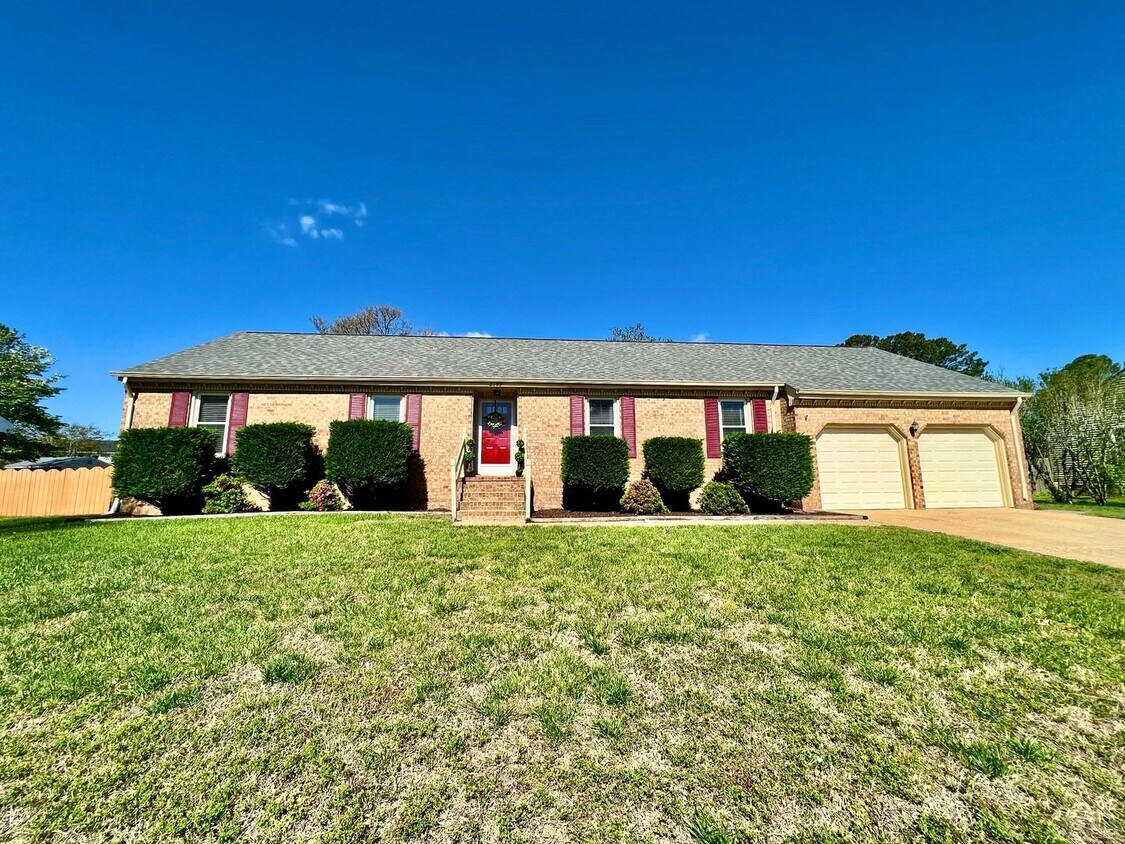 Primary Photo - Ranch Home - Red Mill Farm - Available 11-...
