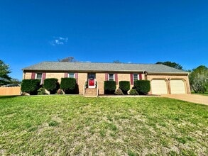 Building Photo - 2189 Hedgelawn Way