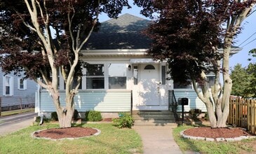Building Photo - 32 Denison Ave