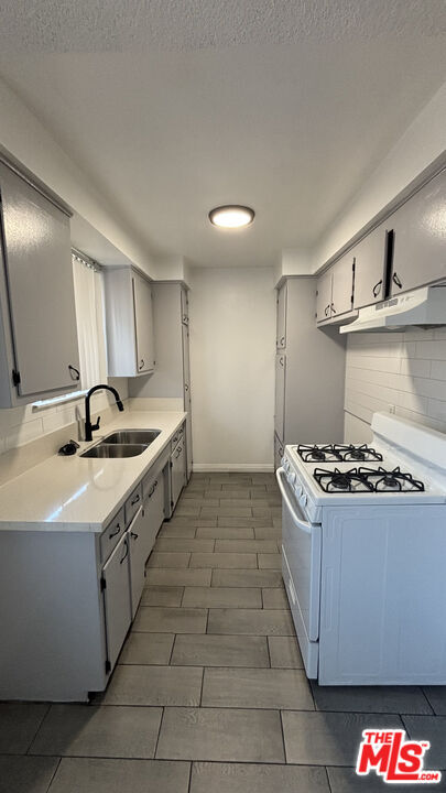 Building Photo - 8759 Tobias Ave